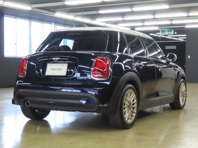 ＭＩＮＩ クーパー　５ＤＯＯＲ／エニグマティックブラック／アダプティブクルーズコントロール／衝突軽減ブレーキ／Ａｐｐｌｅ　ｃａｒ　ｐｌａｙ／純正バックカメラ／ＥＴＣ付／ＬＥＤヘッドライト／ＡＵＴＯライト／ＡＵＴＯワイパー（56枚目）