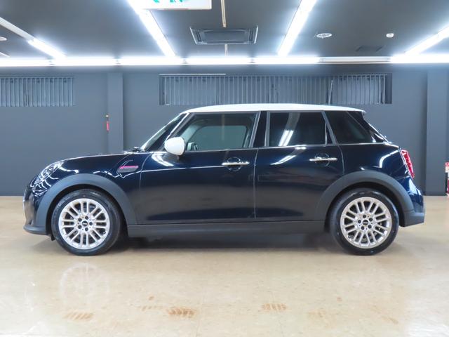 ＭＩＮＩ クーパー　５ＤＯＯＲ／エニグマティックブラック／アダプティブクルーズコントロール／衝突軽減ブレーキ／Ａｐｐｌｅ　ｃａｒ　ｐｌａｙ／純正バックカメラ／ＥＴＣ付／ＬＥＤヘッドライト／ＡＵＴＯライト／ＡＵＴＯワイパー（59枚目）
