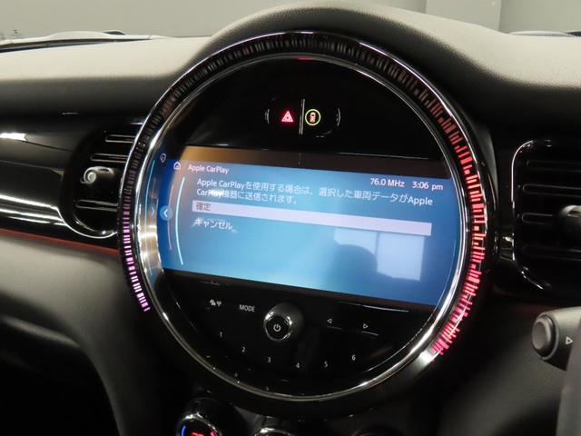 ＭＩＮＩ クーパーＳ　クラシック・トリム　３ＤＯＯＲ／エニグマティックブラック／禁煙車／Ａｐｐｌｅ　ｃａｒ　ｐｌａｙ／衝突軽減ブレーキ／純正バックカメラ／ＥＴＣ付／ＬＥＤヘッドライト／ＡＵＴＯライト／ＡＵＴＯワイパー／コンフォートアクセス（6枚目）