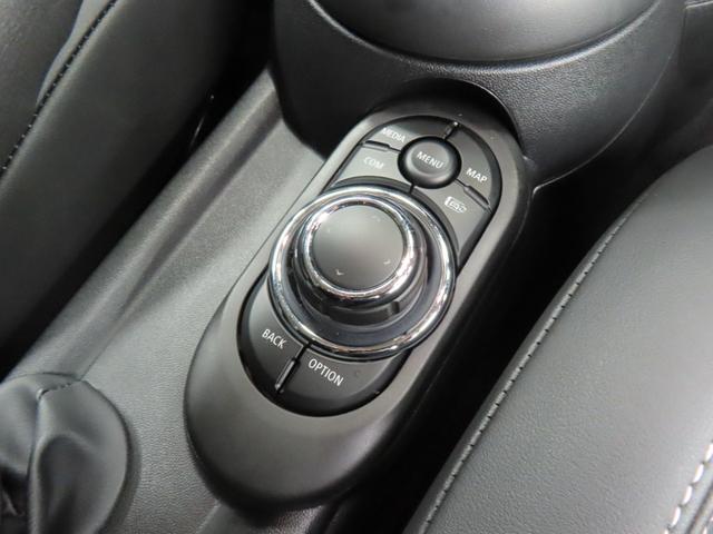 ＭＩＮＩ クーパーＳ　クラシック・トリム　３ＤＯＯＲ／エニグマティックブラック／禁煙車／Ａｐｐｌｅ　ｃａｒ　ｐｌａｙ／衝突軽減ブレーキ／純正バックカメラ／ＥＴＣ付／ＬＥＤヘッドライト／ＡＵＴＯライト／ＡＵＴＯワイパー／コンフォートアクセス（10枚目）