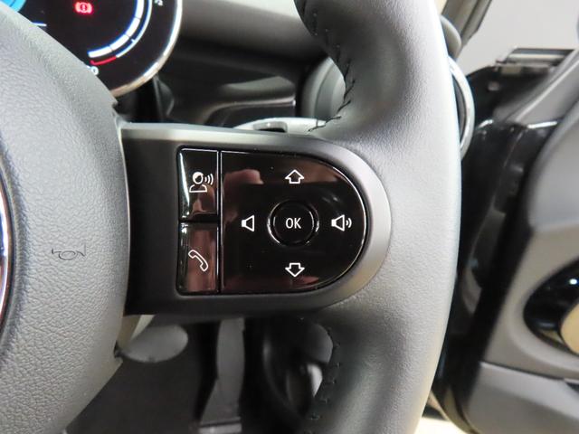ＭＩＮＩ クーパーＳ　クラシック・トリム　３ＤＯＯＲ／エニグマティックブラック／禁煙車／Ａｐｐｌｅ　ｃａｒ　ｐｌａｙ／衝突軽減ブレーキ／純正バックカメラ／ＥＴＣ付／ＬＥＤヘッドライト／ＡＵＴＯライト／ＡＵＴＯワイパー／コンフォートアクセス（16枚目）