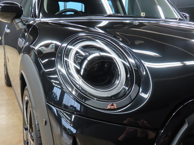 ＭＩＮＩ クーパーＳ　クラシック・トリム　３ＤＯＯＲ／エニグマティックブラック／禁煙車／Ａｐｐｌｅ　ｃａｒ　ｐｌａｙ／衝突軽減ブレーキ／純正バックカメラ／ＥＴＣ付／ＬＥＤヘッドライト／ＡＵＴＯライト／ＡＵＴＯワイパー／コンフォートアクセス（24枚目）