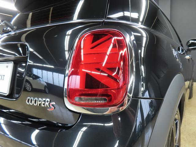ＭＩＮＩ クーパーＳ　クラシック・トリム　３ＤＯＯＲ／エニグマティックブラック／禁煙車／Ａｐｐｌｅ　ｃａｒ　ｐｌａｙ／衝突軽減ブレーキ／純正バックカメラ／ＥＴＣ付／ＬＥＤヘッドライト／ＡＵＴＯライト／ＡＵＴＯワイパー／コンフォートアクセス（29枚目）