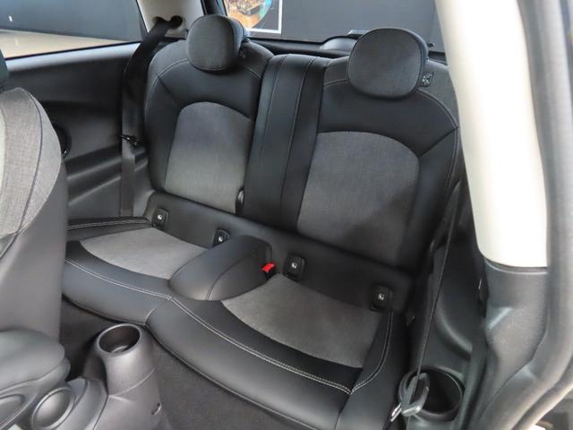 ＭＩＮＩ クーパーＳ　クラシック・トリム　３ＤＯＯＲ／エニグマティックブラック／禁煙車／Ａｐｐｌｅ　ｃａｒ　ｐｌａｙ／衝突軽減ブレーキ／純正バックカメラ／ＥＴＣ付／ＬＥＤヘッドライト／ＡＵＴＯライト／ＡＵＴＯワイパー／コンフォートアクセス（39枚目）