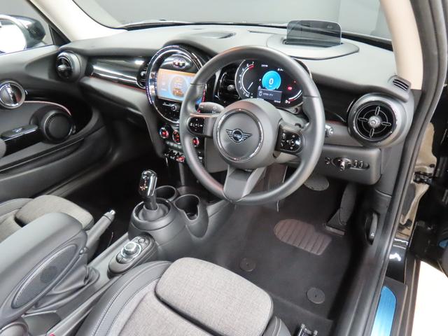 ＭＩＮＩ クーパーＳ　クラシック・トリム　３ＤＯＯＲ／エニグマティックブラック／禁煙車／Ａｐｐｌｅ　ｃａｒ　ｐｌａｙ／衝突軽減ブレーキ／純正バックカメラ／ＥＴＣ付／ＬＥＤヘッドライト／ＡＵＴＯライト／ＡＵＴＯワイパー／コンフォートアクセス（42枚目）