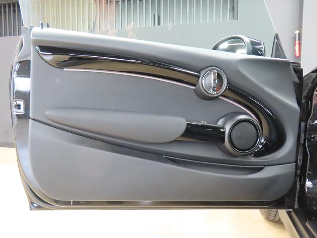 ＭＩＮＩ クーパーＳ　クラシック・トリム　３ＤＯＯＲ／エニグマティックブラック／禁煙車／Ａｐｐｌｅ　ｃａｒ　ｐｌａｙ／衝突軽減ブレーキ／純正バックカメラ／ＥＴＣ付／ＬＥＤヘッドライト／ＡＵＴＯライト／ＡＵＴＯワイパー／コンフォートアクセス（44枚目）