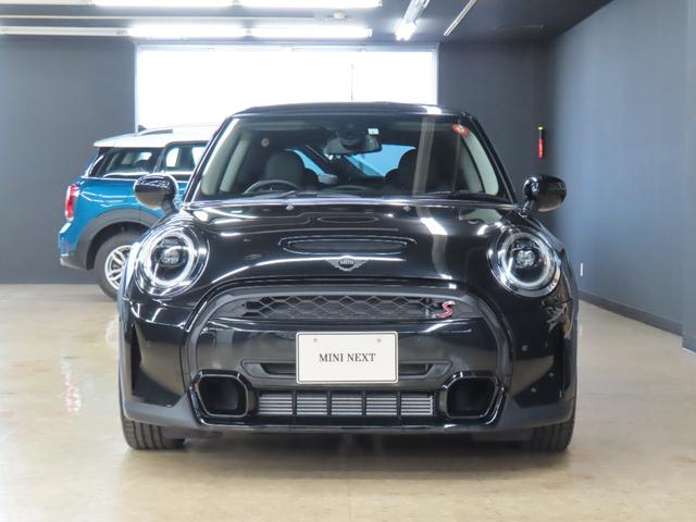 ＭＩＮＩ クーパーＳ　クラシック・トリム　３ＤＯＯＲ／エニグマティックブラック／禁煙車／Ａｐｐｌｅ　ｃａｒ　ｐｌａｙ／衝突軽減ブレーキ／純正バックカメラ／ＥＴＣ付／ＬＥＤヘッドライト／ＡＵＴＯライト／ＡＵＴＯワイパー／コンフォートアクセス（51枚目）