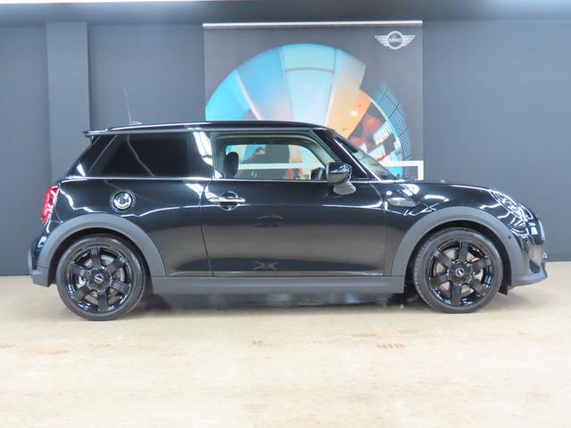 ＭＩＮＩ クーパーＳ　クラシック・トリム　３ＤＯＯＲ／エニグマティックブラック／禁煙車／Ａｐｐｌｅ　ｃａｒ　ｐｌａｙ／衝突軽減ブレーキ／純正バックカメラ／ＥＴＣ付／ＬＥＤヘッドライト／ＡＵＴＯライト／ＡＵＴＯワイパー／コンフォートアクセス（53枚目）