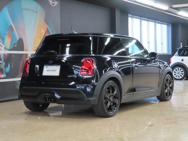 ＭＩＮＩ クーパーＳ　クラシック・トリム　３ＤＯＯＲ／エニグマティックブラック／禁煙車／Ａｐｐｌｅ　ｃａｒ　ｐｌａｙ／衝突軽減ブレーキ／純正バックカメラ／ＥＴＣ付／ＬＥＤヘッドライト／ＡＵＴＯライト／ＡＵＴＯワイパー／コンフォートアクセス（54枚目）