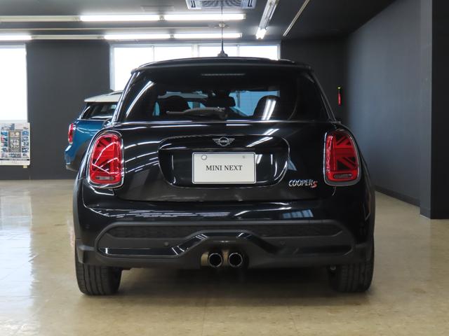ＭＩＮＩ クーパーＳ　クラシック・トリム　３ＤＯＯＲ／エニグマティックブラック／禁煙車／Ａｐｐｌｅ　ｃａｒ　ｐｌａｙ／衝突軽減ブレーキ／純正バックカメラ／ＥＴＣ付／ＬＥＤヘッドライト／ＡＵＴＯライト／ＡＵＴＯワイパー／コンフォートアクセス（55枚目）