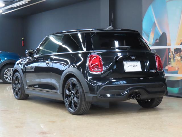 ＭＩＮＩ クーパーＳ　クラシック・トリム　３ＤＯＯＲ／エニグマティックブラック／禁煙車／Ａｐｐｌｅ　ｃａｒ　ｐｌａｙ／衝突軽減ブレーキ／純正バックカメラ／ＥＴＣ付／ＬＥＤヘッドライト／ＡＵＴＯライト／ＡＵＴＯワイパー／コンフォートアクセス（56枚目）