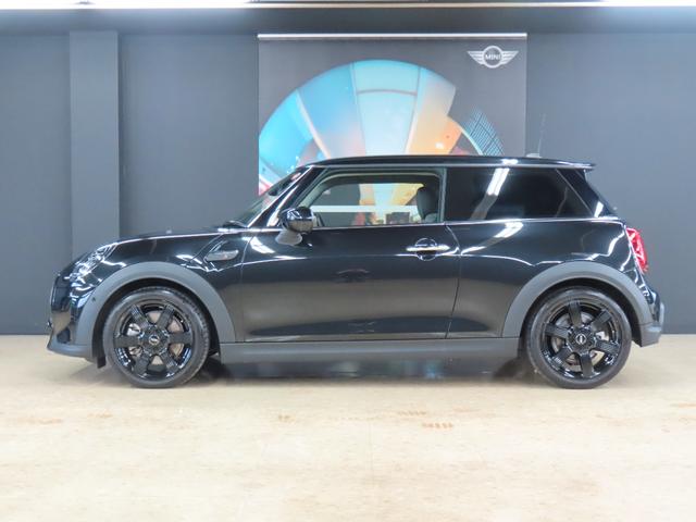 ＭＩＮＩ クーパーＳ　クラシック・トリム　３ＤＯＯＲ／エニグマティックブラック／禁煙車／Ａｐｐｌｅ　ｃａｒ　ｐｌａｙ／衝突軽減ブレーキ／純正バックカメラ／ＥＴＣ付／ＬＥＤヘッドライト／ＡＵＴＯライト／ＡＵＴＯワイパー／コンフォートアクセス（57枚目）