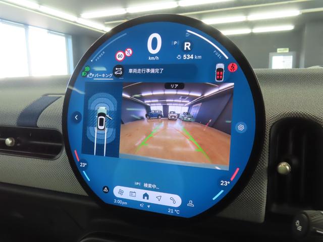 MINI クーパーC フェイバリット・トリム 3DOOR/オーシャンウェーブグリーン/Apple car play/ヘッドアップディスプレイ/アダプティブクルーズコントロール/衝突軽減ブレーキ/純正ナビゲーション/純正バックカメラ/ETC付(7枚目)