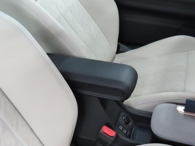 MINI クーパーC フェイバリット・トリム 3DOOR/オーシャンウェーブグリーン/Apple car play/ヘッドアップディスプレイ/アダプティブクルーズコントロール/衝突軽減ブレーキ/純正ナビゲーション/純正バックカメラ/ETC付(10枚目)