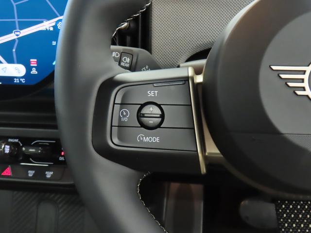 MINI クーパーC フェイバリット・トリム 3DOOR/オーシャンウェーブグリーン/Apple car play/ヘッドアップディスプレイ/アダプティブクルーズコントロール/衝突軽減ブレーキ/純正ナビゲーション/純正バックカメラ/ETC付(13枚目)