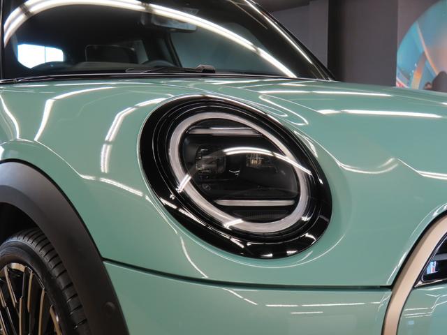 MINI クーパーC フェイバリット・トリム 3DOOR/オーシャンウェーブグリーン/Apple car play/ヘッドアップディスプレイ/アダプティブクルーズコントロール/衝突軽減ブレーキ/純正ナビゲーション/純正バックカメラ/ETC付(19枚目)