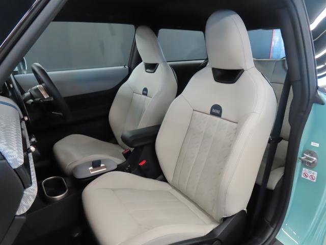 MINI クーパーC フェイバリット・トリム 3DOOR/オーシャンウェーブグリーン/Apple car play/ヘッドアップディスプレイ/アダプティブクルーズコントロール/衝突軽減ブレーキ/純正ナビゲーション/純正バックカメラ/ETC付(31枚目)