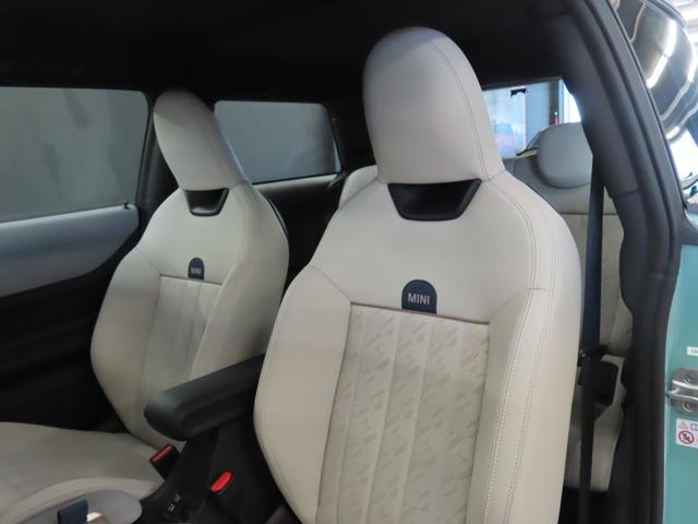 MINI クーパーC フェイバリット・トリム 3DOOR/オーシャンウェーブグリーン/Apple car play/ヘッドアップディスプレイ/アダプティブクルーズコントロール/衝突軽減ブレーキ/純正ナビゲーション/純正バックカメラ/ETC付(32枚目)