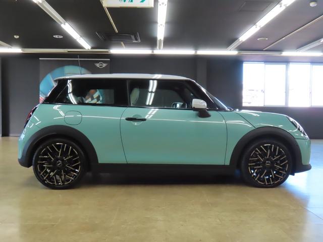 MINI クーパーC フェイバリット・トリム 3DOOR/オーシャンウェーブグリーン/Apple car play/ヘッドアップディスプレイ/アダプティブクルーズコントロール/衝突軽減ブレーキ/純正ナビゲーション/純正バックカメラ/ETC付(48枚目)