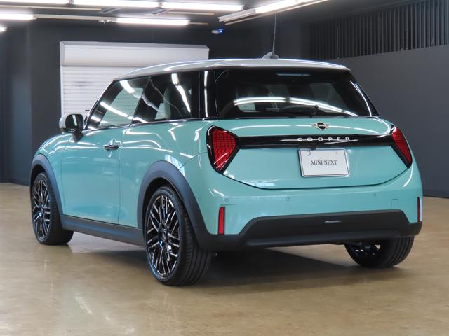 MINI クーパーC フェイバリット・トリム 3DOOR/オーシャンウェーブグリーン/Apple car play/ヘッドアップディスプレイ/アダプティブクルーズコントロール/衝突軽減ブレーキ/純正ナビゲーション/純正バックカメラ/ETC付(51枚目)