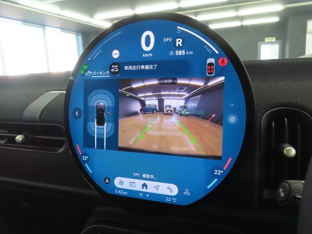 MINI クーパーC フェイバリット・トリム 3DOOR/レジェンドグレー/Apple car play/ヘッドアップディスプレイ/アダプティブクルーズコントロール/衝突軽減ブレーキ/純正ナビゲーション/純正バックカメラ/ETC付(7枚目)