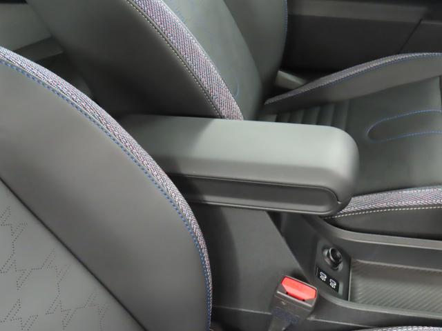 MINI クーパーC フェイバリット・トリム 3DOOR/レジェンドグレー/Apple car play/ヘッドアップディスプレイ/アダプティブクルーズコントロール/衝突軽減ブレーキ/純正ナビゲーション/純正バックカメラ/ETC付(11枚目)