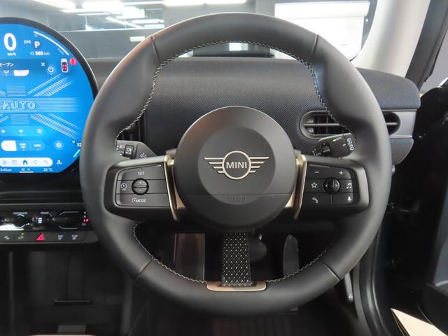 MINI クーパーC フェイバリット・トリム 3DOOR/レジェンドグレー/Apple car play/ヘッドアップディスプレイ/アダプティブクルーズコントロール/衝突軽減ブレーキ/純正ナビゲーション/純正バックカメラ/ETC付(12枚目)