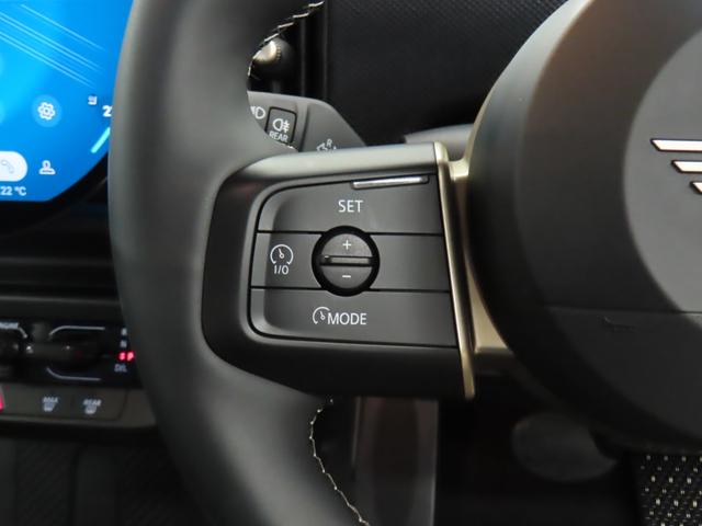 MINI クーパーC フェイバリット・トリム 3DOOR/レジェンドグレー/Apple car play/ヘッドアップディスプレイ/アダプティブクルーズコントロール/衝突軽減ブレーキ/純正ナビゲーション/純正バックカメラ/ETC付(13枚目)