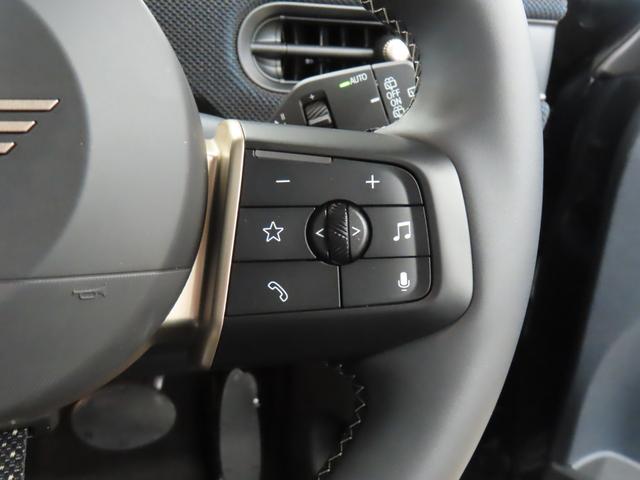 MINI クーパーC フェイバリット・トリム 3DOOR/レジェンドグレー/Apple car play/ヘッドアップディスプレイ/アダプティブクルーズコントロール/衝突軽減ブレーキ/純正ナビゲーション/純正バックカメラ/ETC付(14枚目)