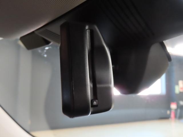 MINI クーパーC フェイバリット・トリム 3DOOR/レジェンドグレー/Apple car play/ヘッドアップディスプレイ/アダプティブクルーズコントロール/衝突軽減ブレーキ/純正ナビゲーション/純正バックカメラ/ETC付(18枚目)