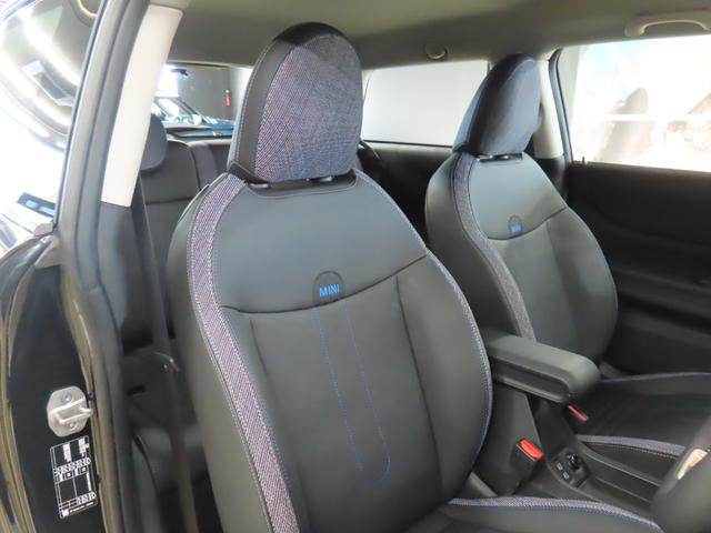 MINI クーパーC フェイバリット・トリム 3DOOR/レジェンドグレー/Apple car play/ヘッドアップディスプレイ/アダプティブクルーズコントロール/衝突軽減ブレーキ/純正ナビゲーション/純正バックカメラ/ETC付(29枚目)