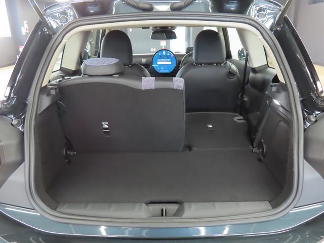 MINI クーパーC フェイバリット・トリム 3DOOR/レジェンドグレー/Apple car play/ヘッドアップディスプレイ/アダプティブクルーズコントロール/衝突軽減ブレーキ/純正ナビゲーション/純正バックカメラ/ETC付(42枚目)