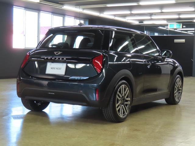MINI クーパーC フェイバリット・トリム 3DOOR/レジェンドグレー/Apple car play/ヘッドアップディスプレイ/アダプティブクルーズコントロール/衝突軽減ブレーキ/純正ナビゲーション/純正バックカメラ/ETC付(49枚目)