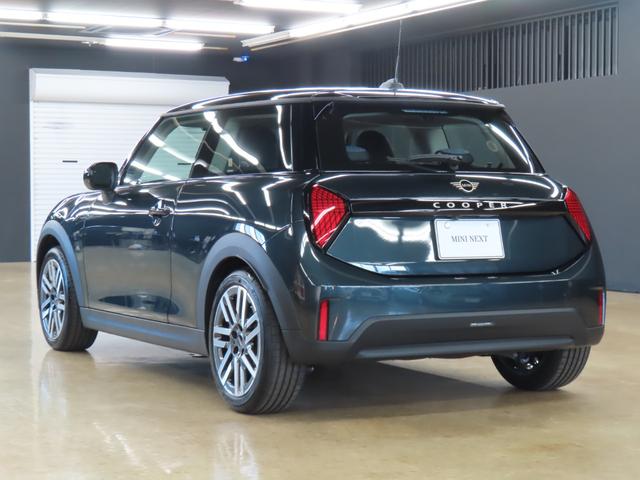 MINI クーパーC フェイバリット・トリム 3DOOR/レジェンドグレー/Apple car play/ヘッドアップディスプレイ/アダプティブクルーズコントロール/衝突軽減ブレーキ/純正ナビゲーション/純正バックカメラ/ETC付(51枚目)