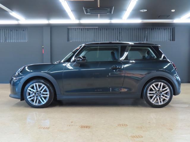 MINI クーパーC フェイバリット・トリム 3DOOR/レジェンドグレー/Apple car play/ヘッドアップディスプレイ/アダプティブクルーズコントロール/衝突軽減ブレーキ/純正ナビゲーション/純正バックカメラ/ETC付(52枚目)