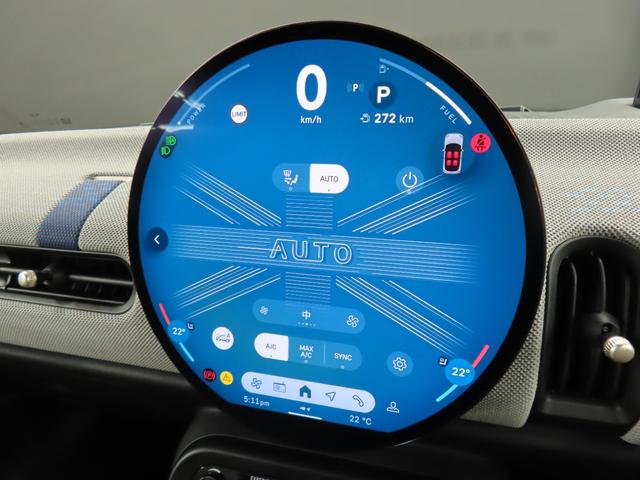 MINI クーパーC フェイバリット・トリム 3DOOR/チリレッド/Apple car play/ヘッドアップディスプレイ/アダプティブクルーズコントロール/衝突軽減ブレーキ/純正ナビゲーション/純正バックカメラ/ETC付(10枚目)