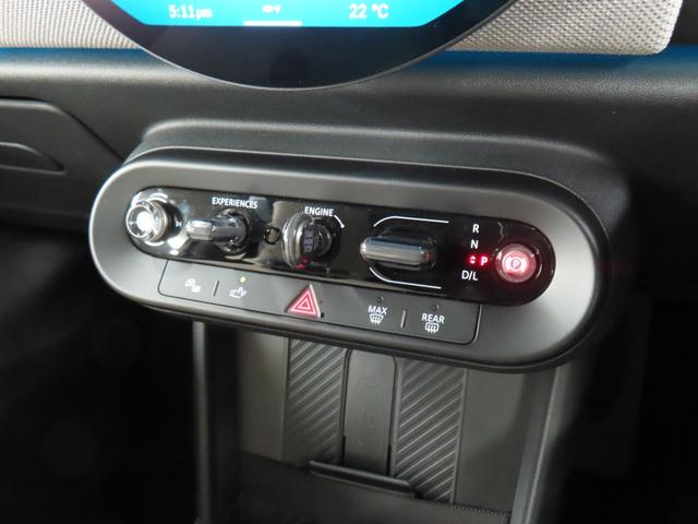 MINI クーパーC フェイバリット・トリム 3DOOR/チリレッド/Apple car play/ヘッドアップディスプレイ/アダプティブクルーズコントロール/衝突軽減ブレーキ/純正ナビゲーション/純正バックカメラ/ETC付(11枚目)