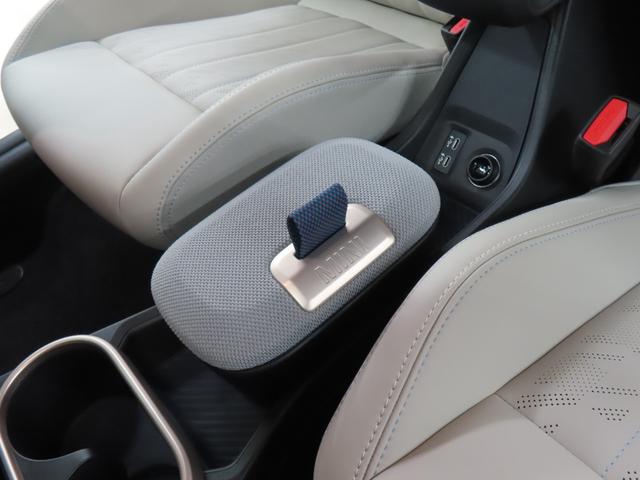 MINI クーパーC フェイバリット・トリム 3DOOR/チリレッド/Apple car play/ヘッドアップディスプレイ/アダプティブクルーズコントロール/衝突軽減ブレーキ/純正ナビゲーション/純正バックカメラ/ETC付(13枚目)