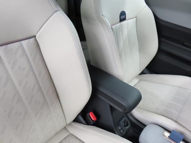 MINI クーパーC フェイバリット・トリム 3DOOR/チリレッド/Apple car play/ヘッドアップディスプレイ/アダプティブクルーズコントロール/衝突軽減ブレーキ/純正ナビゲーション/純正バックカメラ/ETC付(16枚目)