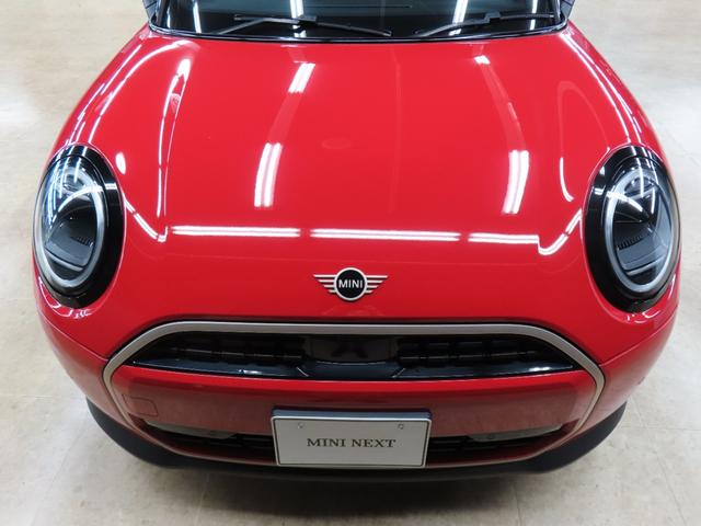 MINI クーパーC フェイバリット・トリム 3DOOR/チリレッド/Apple car play/ヘッドアップディスプレイ/アダプティブクルーズコントロール/衝突軽減ブレーキ/純正ナビゲーション/純正バックカメラ/ETC付(26枚目)
