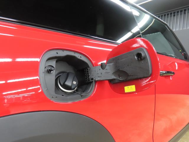 MINI クーパーC フェイバリット・トリム 3DOOR/チリレッド/Apple car play/ヘッドアップディスプレイ/アダプティブクルーズコントロール/衝突軽減ブレーキ/純正ナビゲーション/純正バックカメラ/ETC付(29枚目)