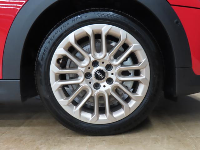 MINI クーパーC フェイバリット・トリム 3DOOR/チリレッド/Apple car play/ヘッドアップディスプレイ/アダプティブクルーズコントロール/衝突軽減ブレーキ/純正ナビゲーション/純正バックカメラ/ETC付(33枚目)