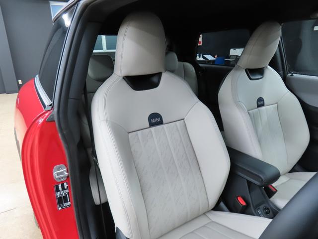 MINI クーパーC フェイバリット・トリム 3DOOR/チリレッド/Apple car play/ヘッドアップディスプレイ/アダプティブクルーズコントロール/衝突軽減ブレーキ/純正ナビゲーション/純正バックカメラ/ETC付(35枚目)