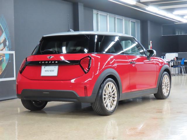 MINI クーパーC フェイバリット・トリム 3DOOR/チリレッド/Apple car play/ヘッドアップディスプレイ/アダプティブクルーズコントロール/衝突軽減ブレーキ/純正ナビゲーション/純正バックカメラ/ETC付(53枚目)