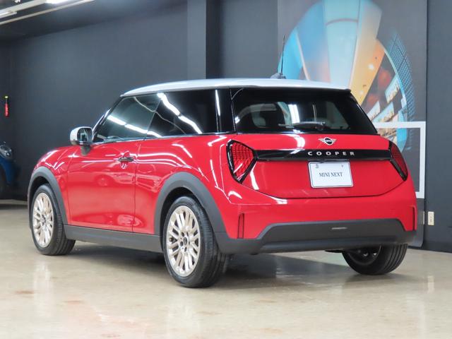 MINI クーパーC フェイバリット・トリム 3DOOR/チリレッド/Apple car play/ヘッドアップディスプレイ/アダプティブクルーズコントロール/衝突軽減ブレーキ/純正ナビゲーション/純正バックカメラ/ETC付(55枚目)