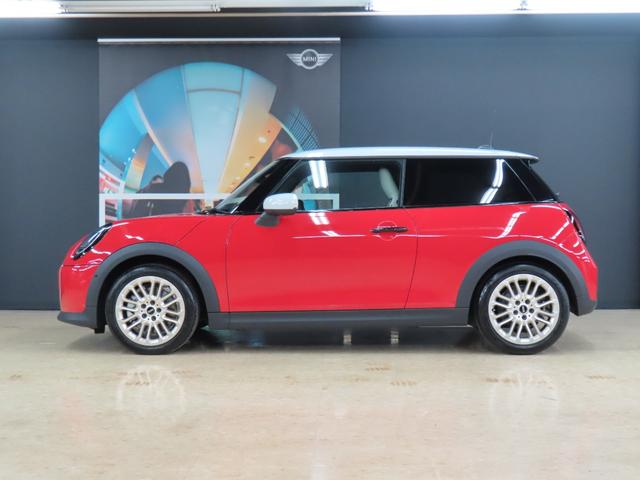 MINI クーパーC フェイバリット・トリム 3DOOR/チリレッド/Apple car play/ヘッドアップディスプレイ/アダプティブクルーズコントロール/衝突軽減ブレーキ/純正ナビゲーション/純正バックカメラ/ETC付(56枚目)