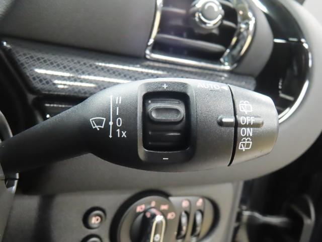 MINI クーパーD クラブマン 認定中古車/アダプティブクルーズコントロール/衝突軽減ブレーキ/純正ナビゲーション/純正バックカメラ/ETC付/LEDヘッドライト/AUTOライト/AUTOワイパー/コンフォートアクセス(18枚目)