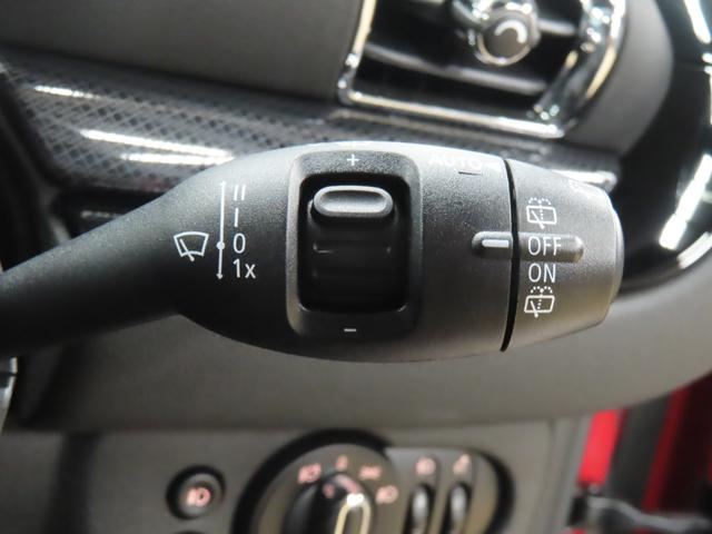 MINI クーパーSD クラブマン エッセンシャル・トリム クラブマン/インディアンサマーレッド/認定中古車/アダプティブクルーズコントロール/衝突軽減ブレーキ/純正ナビゲーション/純正バックカメラ/LEDヘッドライト/ETC付/シートヒーター/オットマン(18枚目)