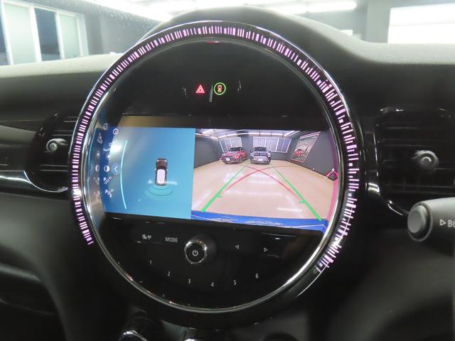 MINI クーパーD クラシック・トリム 3DOOR/アイランドブルー/認定中古車/禁煙車/衝突軽減ブレーキ/純正ナビゲーション/純正バックカメラ/ETC/LEDヘッドライト/AUTOライト/AUTOワイパー/オットマン/コンフォートアクセス(7枚目)