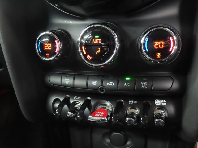 MINI クーパーD クラシック・トリム 3DOOR/アイランドブルー/認定中古車/禁煙車/衝突軽減ブレーキ/純正ナビゲーション/純正バックカメラ/ETC/LEDヘッドライト/AUTOライト/AUTOワイパー/オットマン/コンフォートアクセス(9枚目)